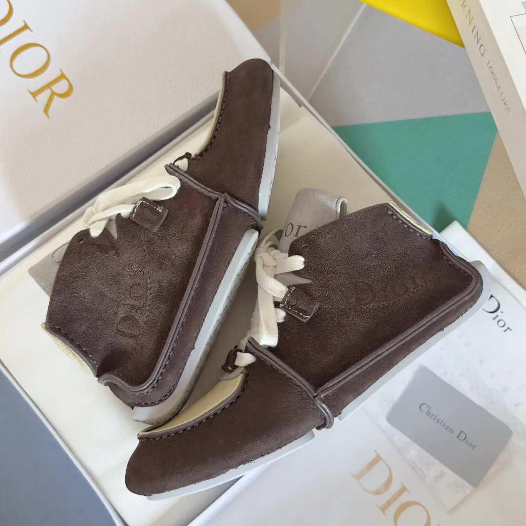 Men's shoes 💰680 Top version: Dior Roadie series catwalk couple style handmade casual sports shoes delivery counter exquisite packaging 🛍📦 ▪️Material: original custom imported first-layer cowhide ▪️Inner lining: original custom leather lining ▪️Sole: original molded anti-slip rubber material ▪️Sole thickness: 2CM ▪️Size: women's 35-40 / Men's 39-45